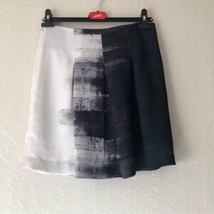 Vince Watercolor Skirt size 0
Mix black, gray and white colors